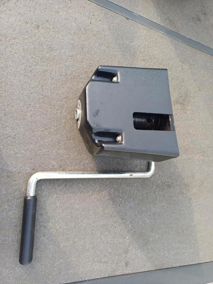 Heb 2x Lier met slinger - Handmatige bediening, Doe-het-zelf en Verbouw, Lieren en Takels, Zo goed als nieuw, Handmatig, Ophalen of Verzenden