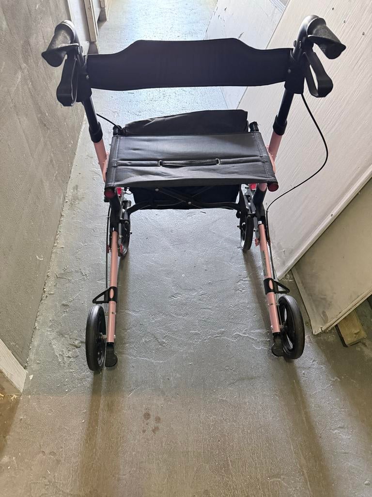 Rollator roze, Diversen, Rollators, Ophalen, Zo goed als nieuw