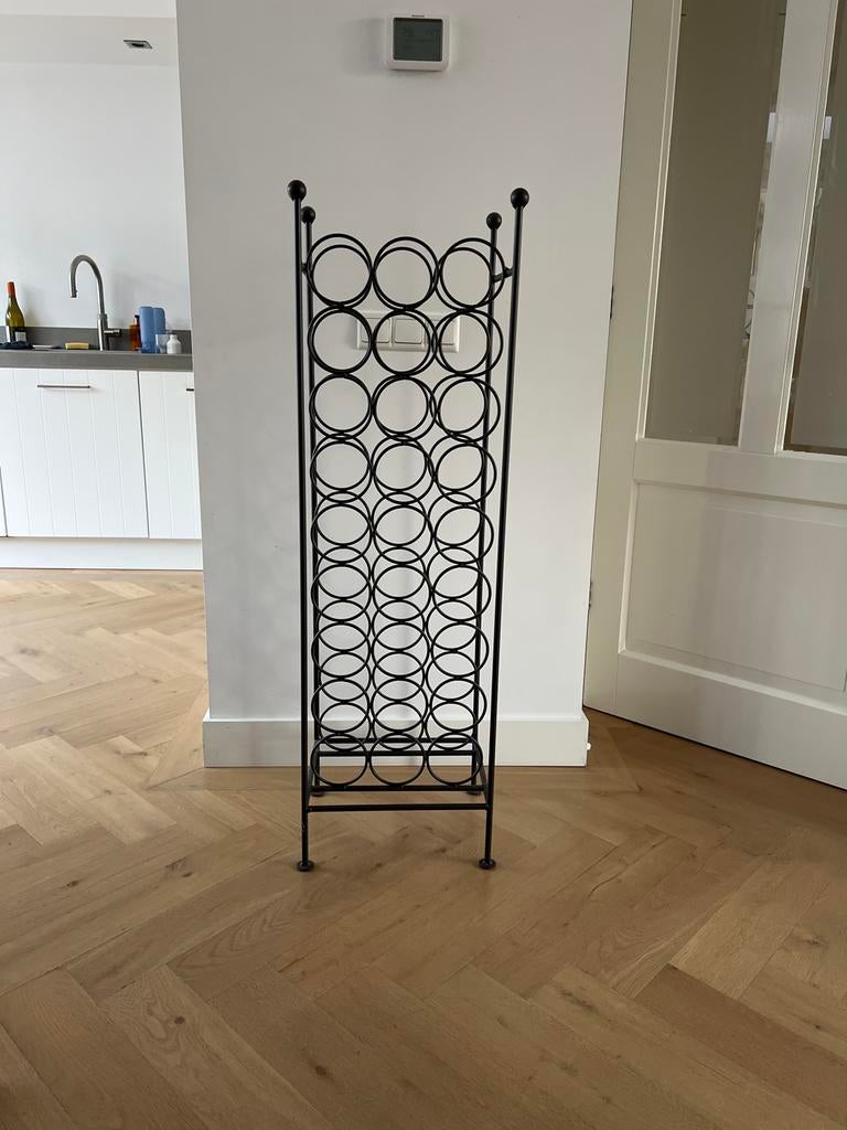 Stijlvol zwart metalen wijnrek voor 27 flessen, Huis en Inrichting, Woonaccessoires | Wijnrekken, Ophalen of Verzenden, Zo goed als nieuw