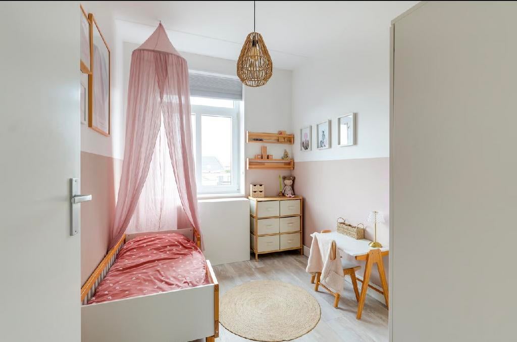 Peuterbed 70 x 140 en tafeltje met stoeltje van Petit Amélie, Ophalen, Gebruikt, 140 tot 160 cm, 70 tot 85 cm