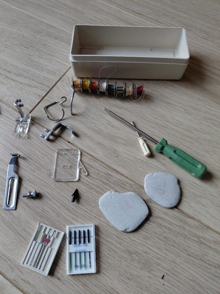 naalden, ritsen, drukknopen, Ophalen, Zo goed als nieuw, Naaimachine, Overige merken