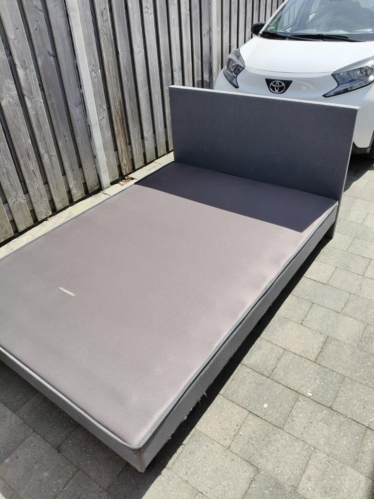 Boxspring 140x200 bed met hoofdbord - Grijs (zonder matras), Huis en Inrichting, Slaapkamer | Bedden, Gebruikt, 90 cm, Eenpersoons