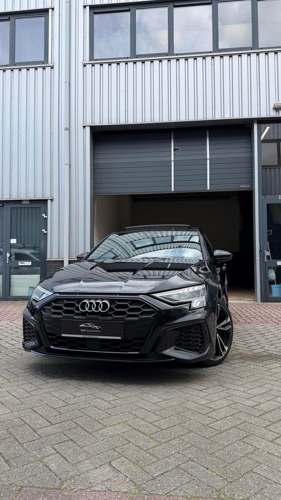 Audi A3 45 Tfsi e 245pk Phev S-tronic 2022 Zwart, Auto's, 77 km/l, 4 cilinders, Leder en Stof, Zwart