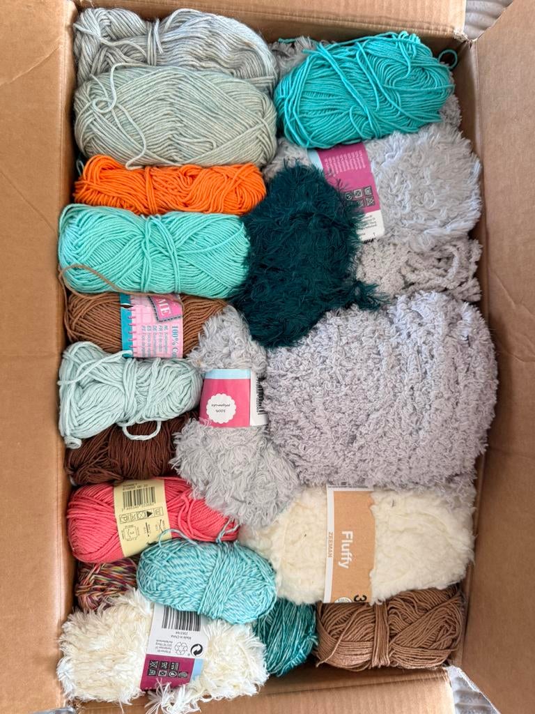 Doos vol garen, Ophalen of Verzenden, Zo goed als nieuw, Breien of Haken, Wol of Garen