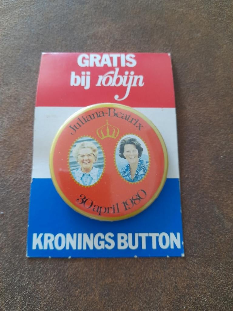Vintage Kronings Button Juliana-Beatrix 30 april 1980, Ophalen of Verzenden, Zo goed als nieuw, Overige onderwerpen, Button
