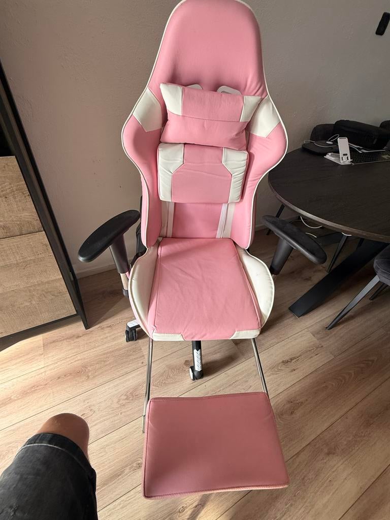 Roze Gaming Stoel met Voetensteun - Zo Goed als Nieuw, Huis en Inrichting, Bureaus, Ophalen, Overige typen, Roze, In hoogte verstelbaar