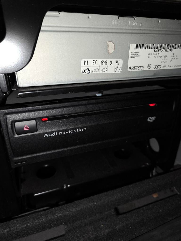 Audi navigatie DVD speler, Ophalen