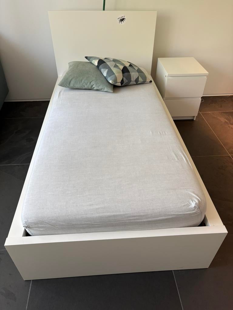 Ikea malm bedframe en nachtkastje, Ophalen, 90 cm, Eenpersoons, Wit
