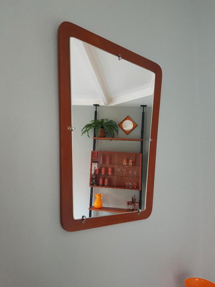 Rechthoekige Spiegel met teak achtergrond - Vintage 60s &70s, Huis en Inrichting, Woonaccessoires | Spiegels, Gebruikt, Minder dan 50 cm