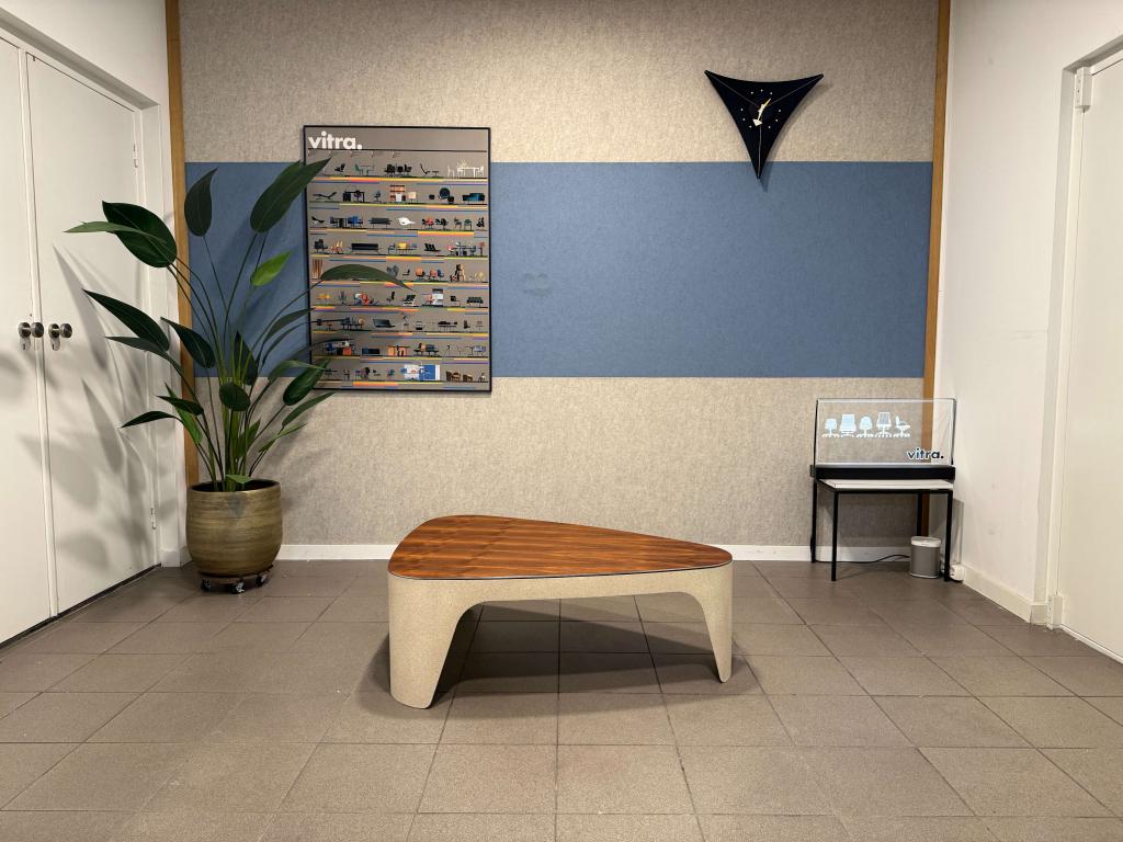 Müller Möbelfabrikation | LT3 Tabular | Walnoot & Staal | 1x, Huis en Inrichting, Tafels | Salontafels, Overige houtsoorten, Overige vormen