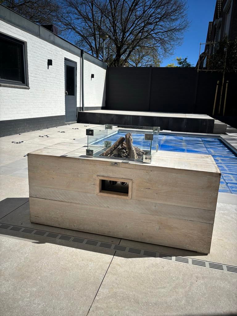 Steigerhouten vuurtafel met glazen ombouw, Ophalen, Zo goed als nieuw