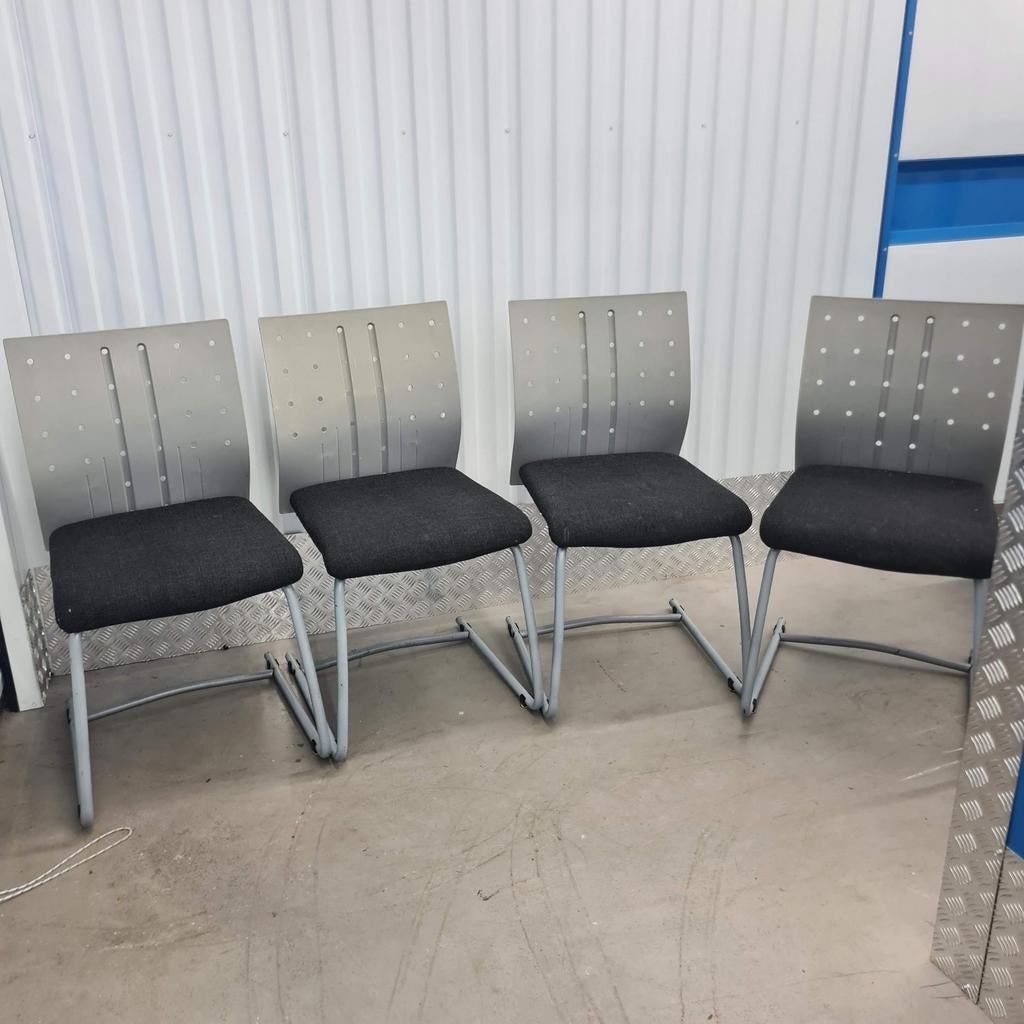 4 nette ikea eetkamerstoelen, Huis en Inrichting, Stoelen, Ophalen, Zo goed als nieuw, Vier, Metaal