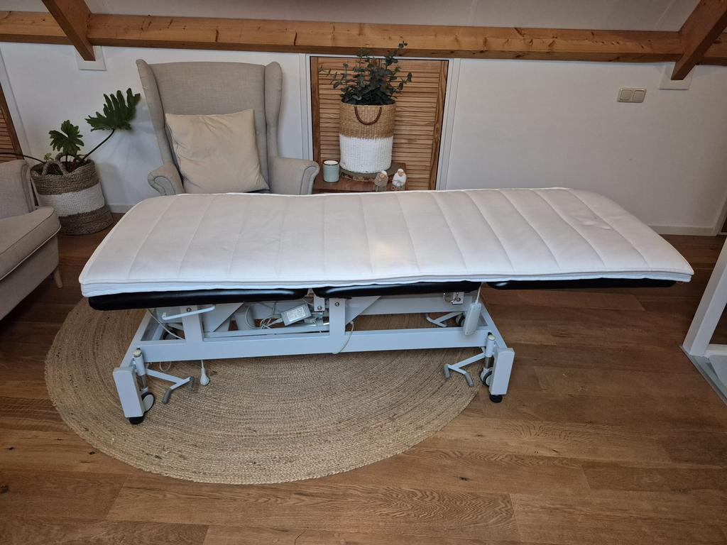 Elektrische behandeltafel inclusief passende topper, Sport en Fitness, Massageproducten, Ophalen, Zo goed als nieuw, Massagetafel