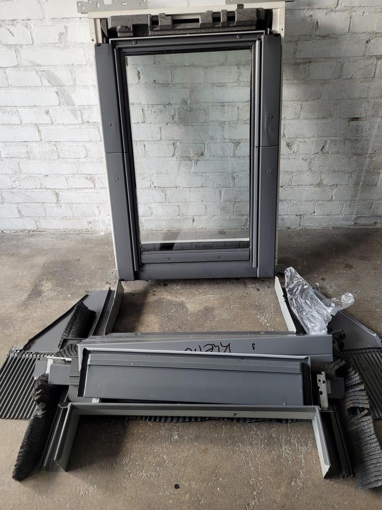 2 x velux dakramen GGL CK02  55B X78H inclusief gootstukken, Doe-het-zelf en Verbouw, Glas en Ramen, Ophalen, Minder dan 80 cm