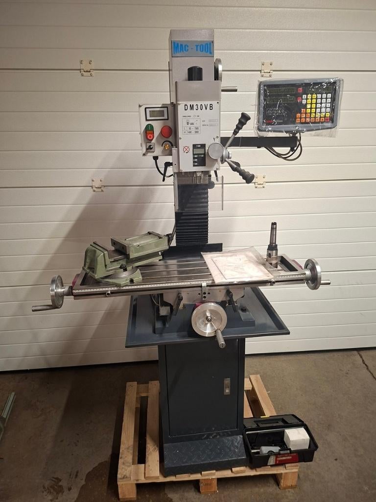 MAC-TOOL ONW-30V boor- en freesmachine + DRO (220V), Ophalen of Verzenden, Zo goed als nieuw, Elektrisch, Overige soorten