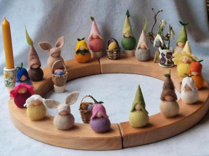 Bloemenkind Seizoenstafel jaarring steker popje Vrije School, Hobby en Vrije tijd, Vilt, Nieuw, Figuurtje(s), Wolvilt, Verzenden