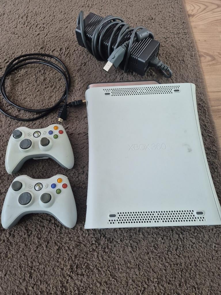 Complete Xbox 360, Ophalen of Verzenden, Zo goed als nieuw, 120 GB, Met 2 controllers