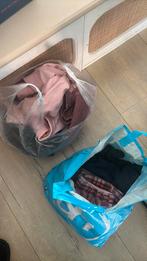 2 tassen kleding 122/128 voor iemand die het goed kan gebrui, Ophalen of Verzenden, Gebruikt, Overige maten
