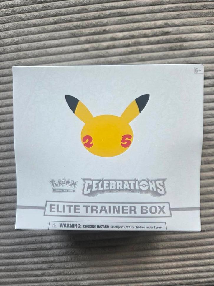 Pokémon Celebrations Elite Trainer Box ETB 25th Anniversary, Hobby en Vrije tijd, Verzamelkaartspellen | Pokémon, Nieuw, Ophalen of Verzenden