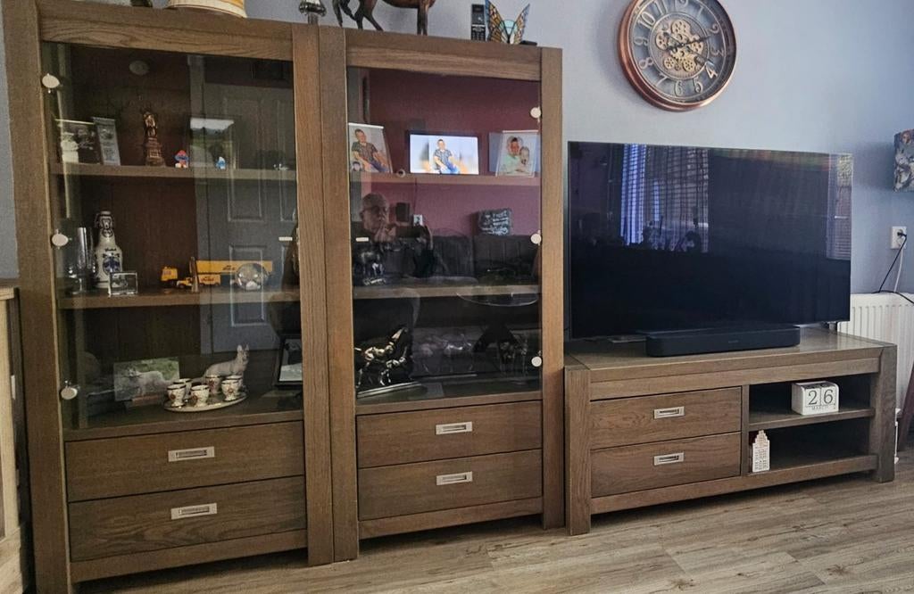 Eiken meubelset, Ophalen