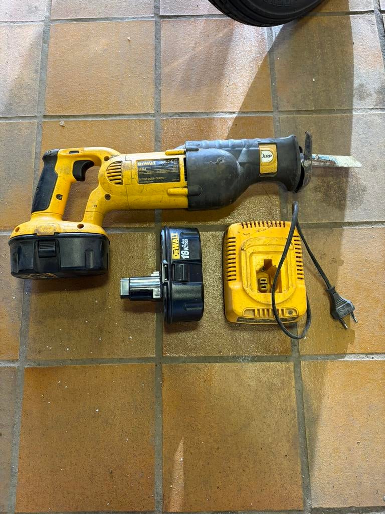 De walt reciprozaag 18 volt, Gebruikt, 70 mm of meer, 600 tot 1200 watt, Ophalen of Verzenden