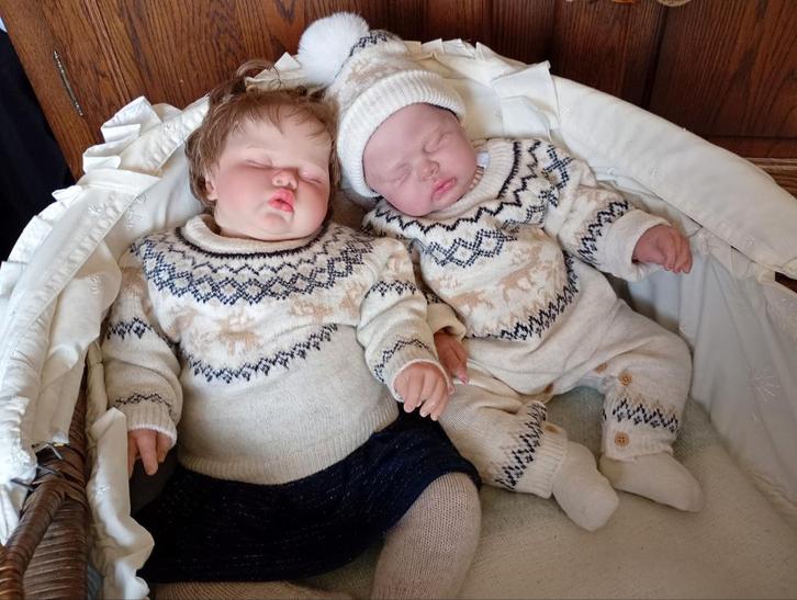 Tweeling Reborn Pickle, Verzamelen, Poppen, Zo goed als nieuw, Babypop, Levensecht of Reborn, Ophalen of Verzenden