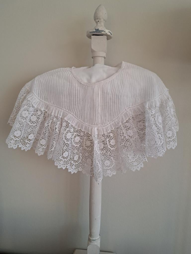 Antieke kraag met Ierse kant, Antiek en Kunst, Antiek | Kleding en Accessoires, Ophalen of Verzenden