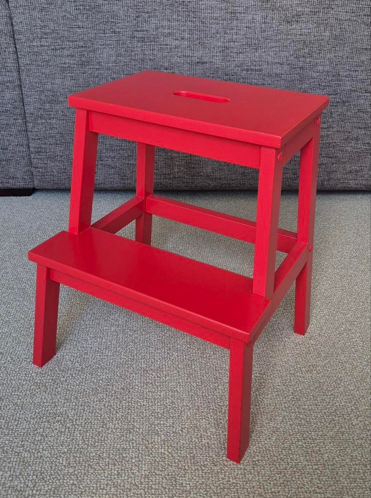 Ikea Bekväm krukje rood geschilderd, Huis en Inrichting, Krukjes, Ophalen, Zo goed als nieuw, Hout