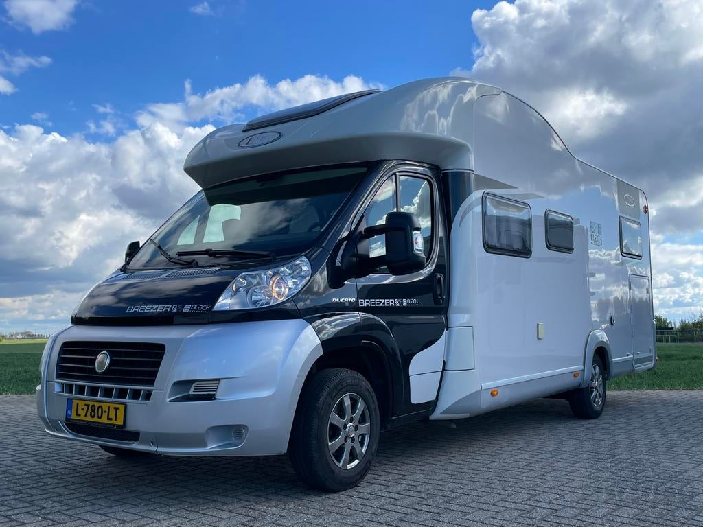 LMC Breezer 730 H lengte bedden/Hefbed/Solar/Airco/Trekhaak, Chemisch toilet, Standaard zit, Ringverwarming, 7 tot 8 meter
