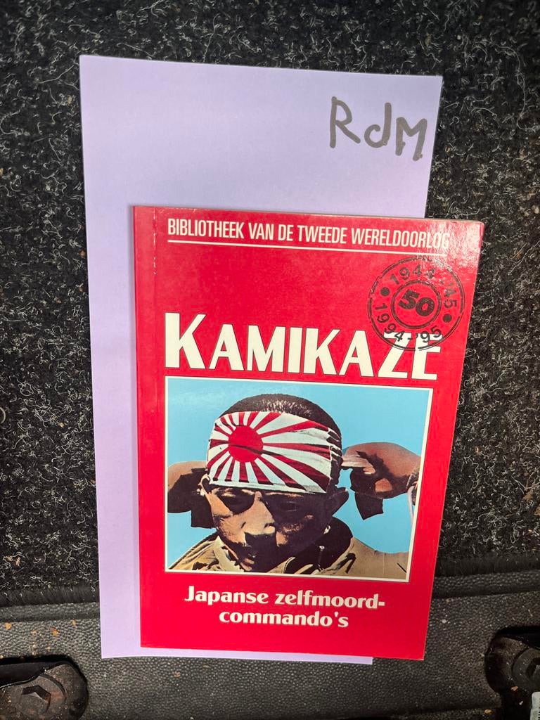 Kamikaze: Japanse zelfmoord-commando's - Tweede Wereldoorlog, Ophalen of Verzenden, 20e eeuw of later, Zo goed als nieuw