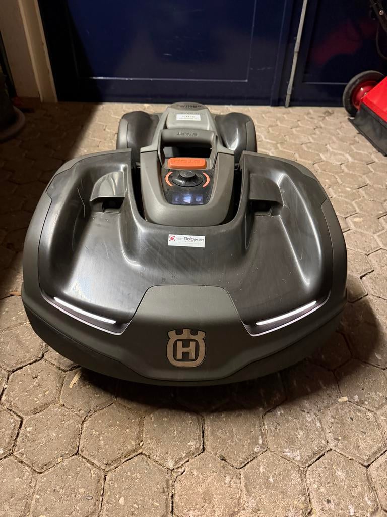 Husqvarna robotmaaier AM435X AWD, Ophalen of Verzenden, Gebruikt, 20 tot 25 cm, Bestuurbaar via app
