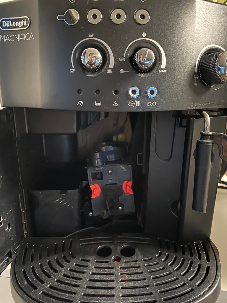 Delonghi Magnifica volautomatische espressomachine., Witgoed en Apparatuur, Koffiezetapparaten, Ophalen, Espresso apparaat, Zo goed als nieuw