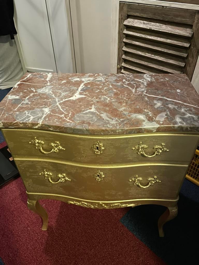 Buikkastje met marmerenblad, Ophalen