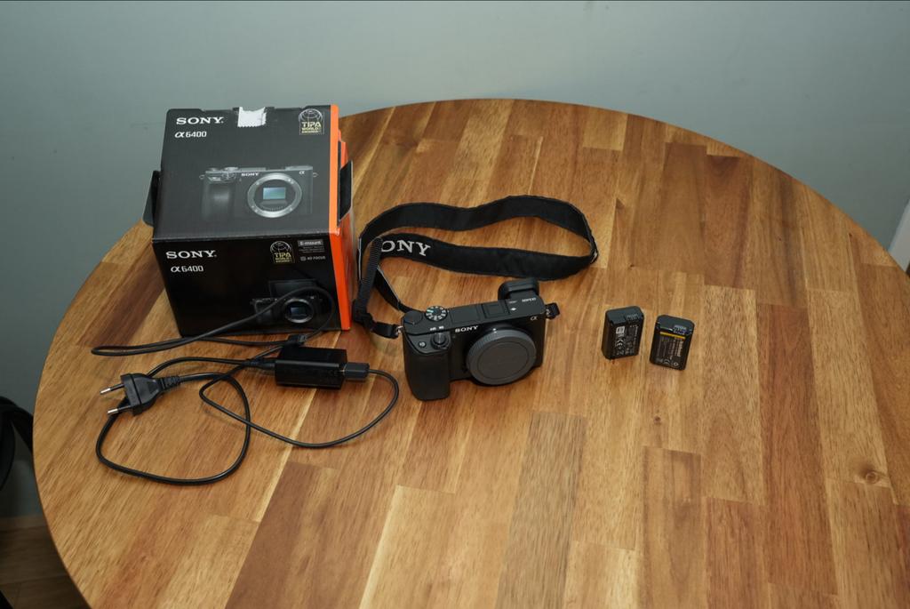 Sony Alpha 6400 - incl. 2 batterijen, Ophalen, Compact, Zo goed als nieuw, Sony