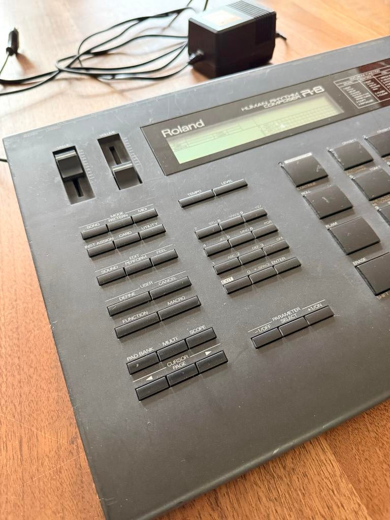 Roland R8 Human Rhythm Composer drumcomputer uit de 90’s, Muziek en Instrumenten, Drumcomputers, Ophalen of Verzenden, Gebruikt