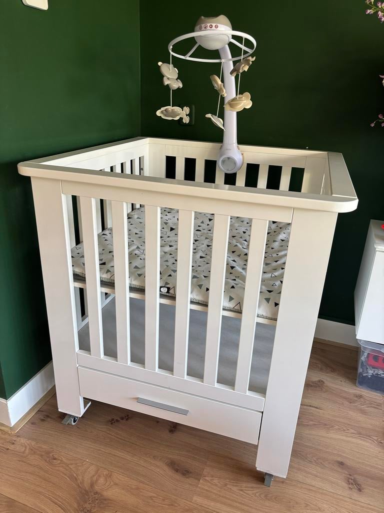 Witte vierkante box met lade en wieltjes, Kinderen en Baby's, Boxen, Ophalen, Gebruikt, Vierkant, Lade