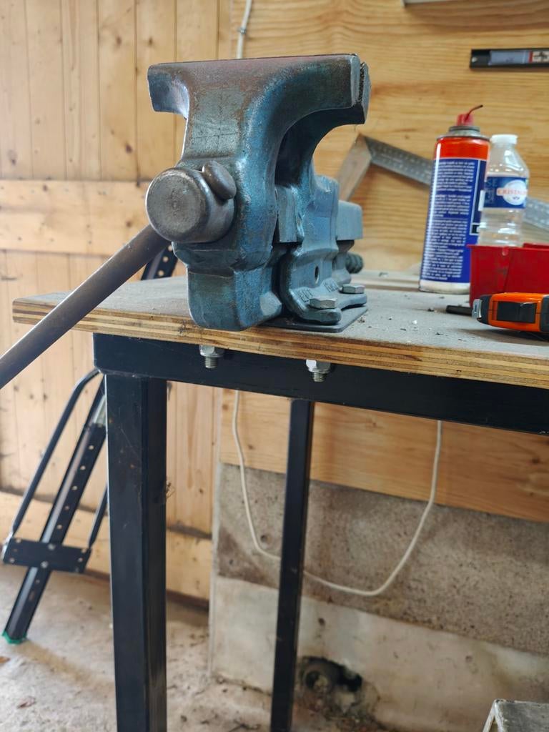 Werkbank met heuer 115mm bankschroef, Doe-het-zelf en Verbouw, Werkbanken, Ophalen, Gebruikt, Bankschroef