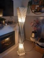 Unieke staande lamp met rozenpatroon en spiraal design, Huis en Inrichting, Lampen | Vloerlampen, Ophalen, Overige materialen