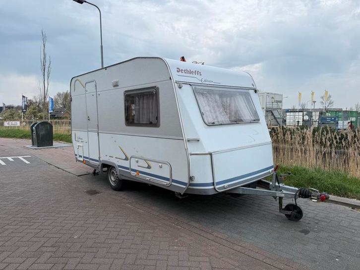 Dethleffs 420 leuke mooie caravan, Caravans en Kamperen, Caravans, Particulier, tot en met 4, 750 - 1000 kg, Rondzit, Dethleffs