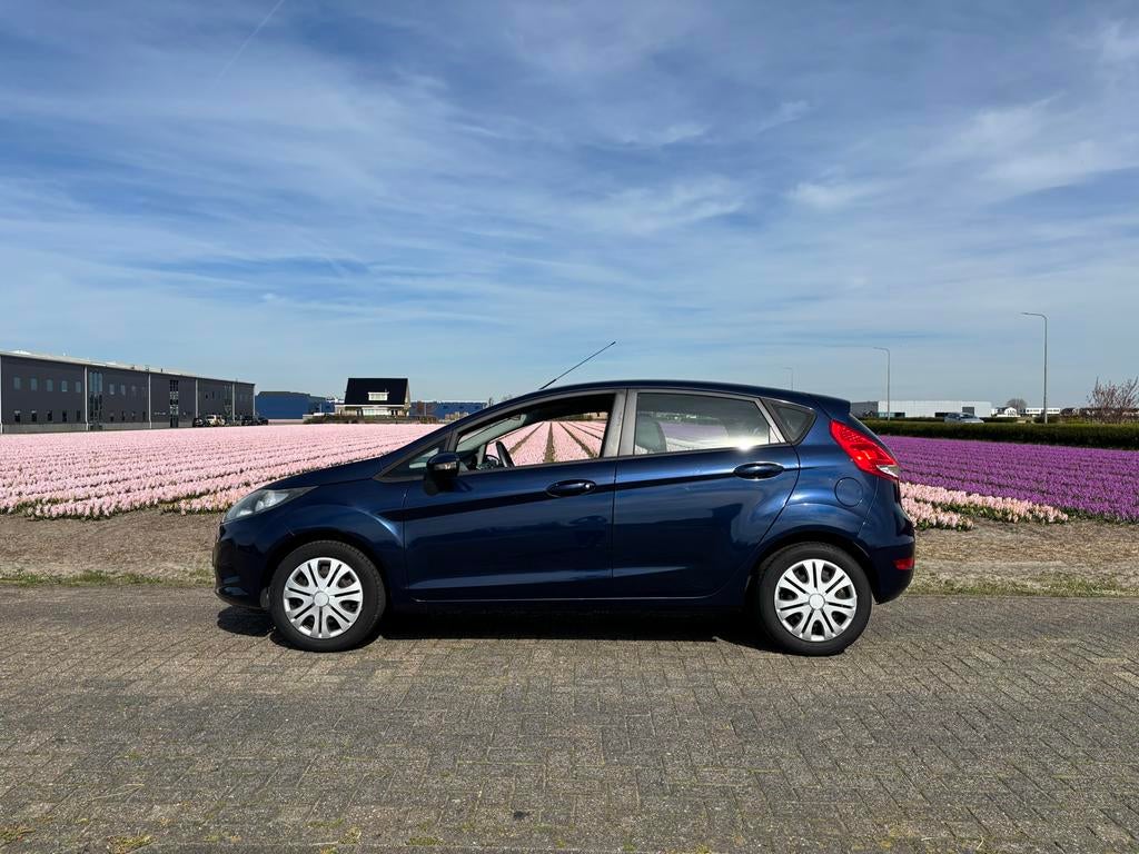 Ford Fiesta 1.25 (2011) – Dealeronderhouden, lage km-stand, Auto's, Voorwielaandrijving, Stof, 40 €/maand, 4 cilinders