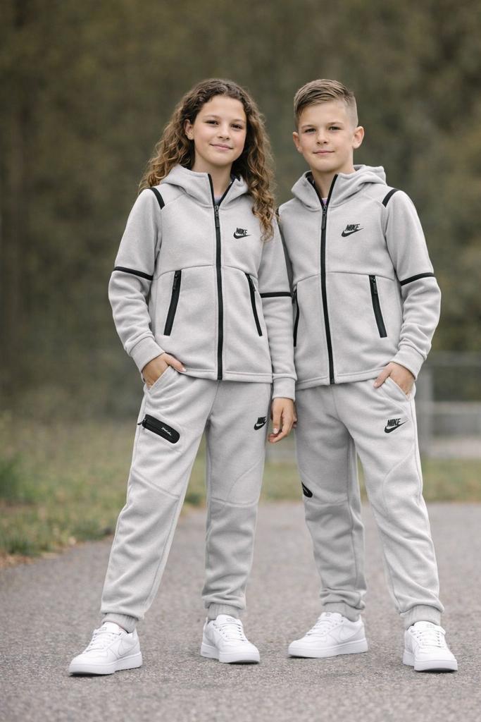 Nike Tech Fleece trainingspak grijs, Ophalen of Verzenden, Gebruikt, Jongen of Meisje