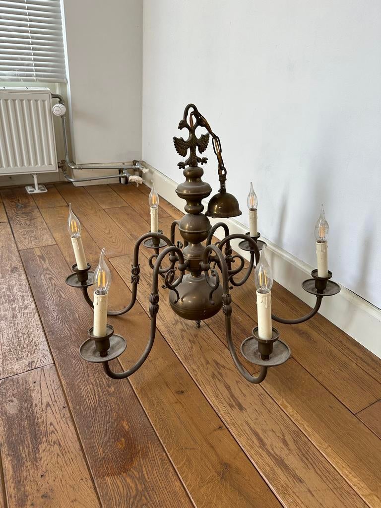Antieke koperen kroonluchter met 6 armen en adelaar, Ophalen