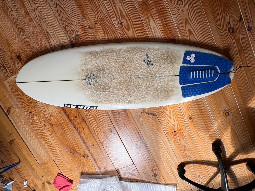 Pukas 5'7, Axel Lorentz custom shape, Watersport en Boten, Golfsurfen, Ophalen, Gebruikt, Shortboard, Met vinnen