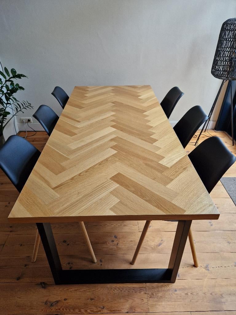 Moderne eetkamertafel met visgraatpatroon, Huis en Inrichting, Tafels | Eettafels, Ophalen, Gebruikt, 50 tot 100 cm, Vijf personen of meer
