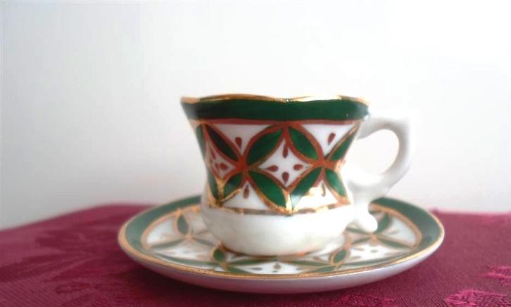 Miniatuur kop en schotel. Museum of miniatures MAYFAIR. (3), Antiek en Kunst, Curiosa en Brocante, Ophalen of Verzenden