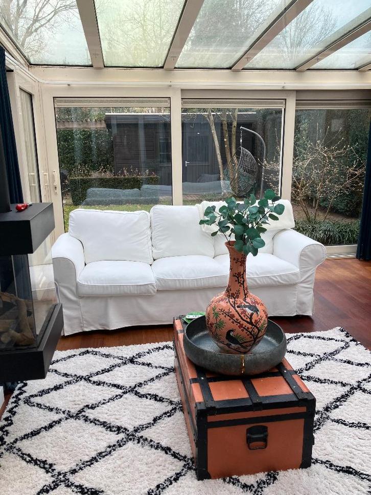 Ektorp driezits bank wit in goede staat, Huis en Inrichting, Banken | Bankstellen, Zo goed als nieuw, Rechte bank, Driepersoons