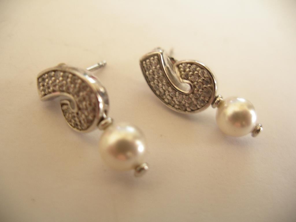 Een paar Zilveren Oorbellen met Parel van Pierre Cardin, Verzenden, Zilver, Oorbellen