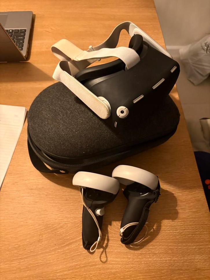 Oculus Quest 2 - Goede staat, verouderde batterij, Spelcomputers en Games, Virtual Reality, Gebruikt, Overige platformen, VR-bril