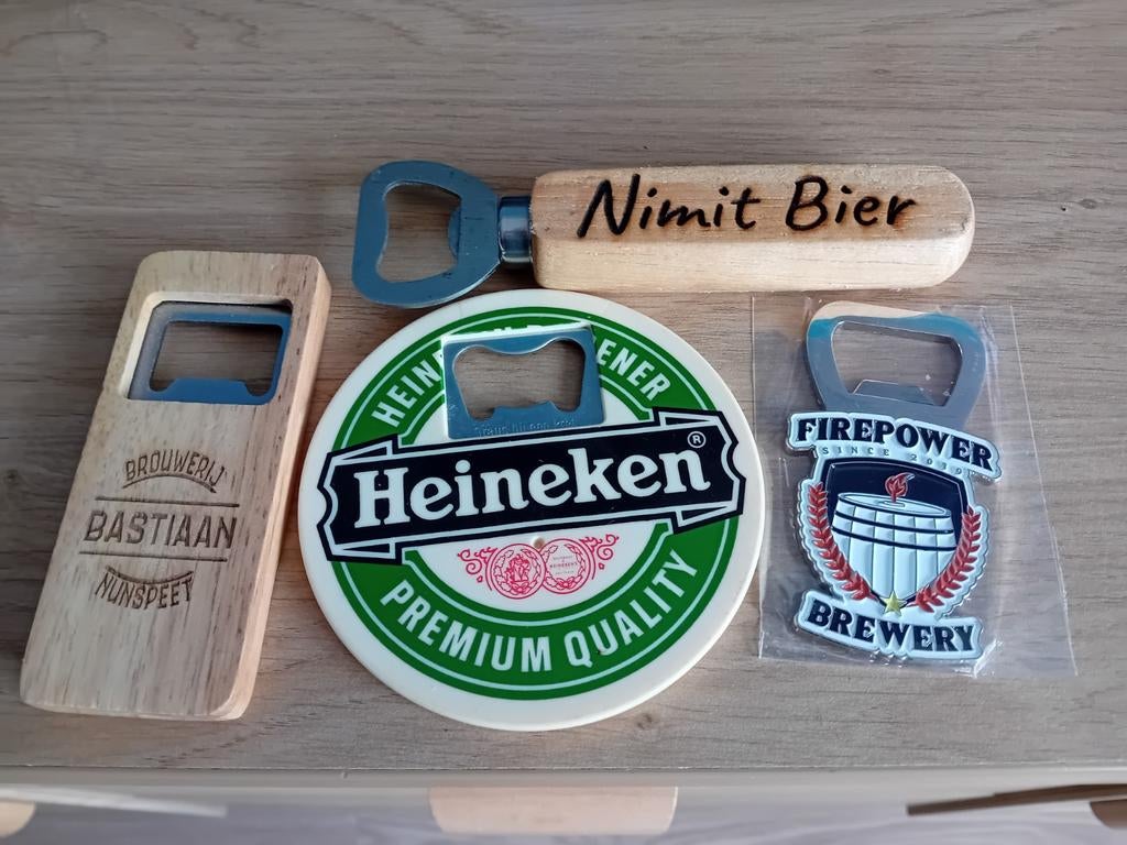 4 openers en 2 houten onderzetters, Ophalen of Verzenden, Overige merken