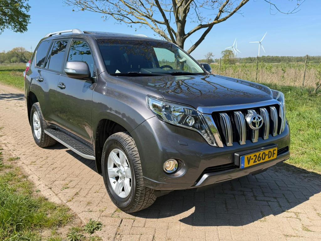 Toyota Land Cruiser 150 2.8 D-4D-F LX Window Van (bj 2017), Auto's, Automaat, Gebruikt, 4 cilinders, Bedrijf